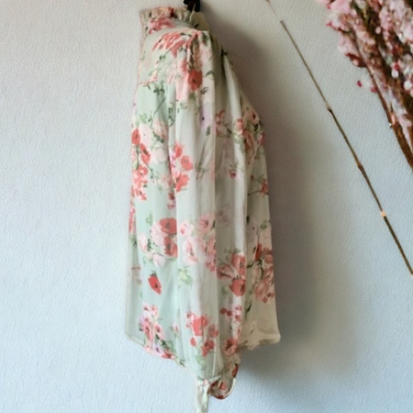 OLM Mint Green Floral Ruffle Trim Tie Neck Blouse
Size Large - Picture 7 of 15